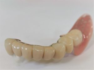 ドイツ式入れ歯と一般的な入れ歯の使用・保管方法の違い