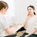 入れ歯に見えない自然な口元へ ― 自費義歯だからこそ考えたい「噛むこと」と「見た目」